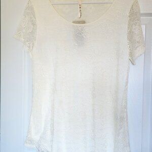 LEO & NICOLE - BRAND NEW FLORAL TOP